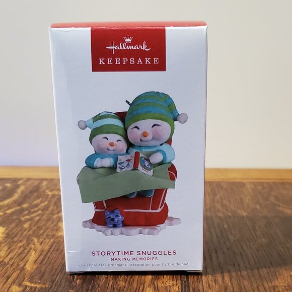 Hallmark Keepsake Making Memories "Storytime Snuggles" by Tammy Haddix Ornament - Picture 1 of 4